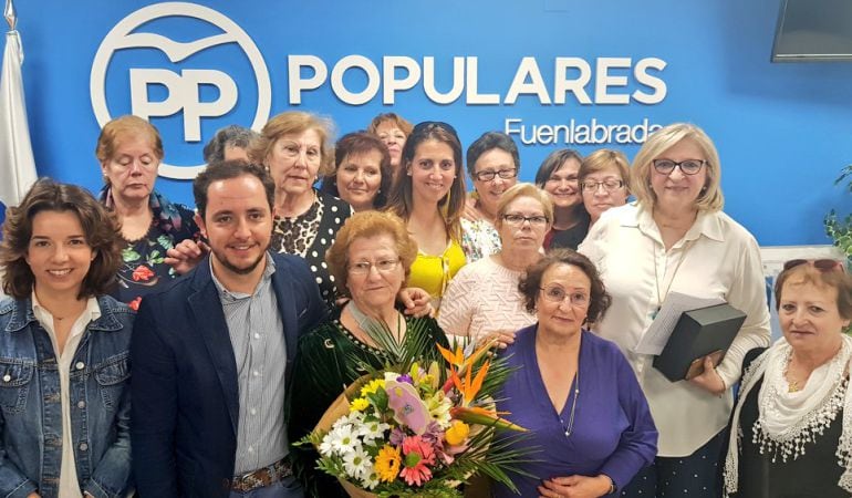 El equipo femenino de &#039;La Casita&#039; de Fuenlabrada recibió el premio Mujer Trabajadora de la asociación &#039;Mujeres en Igualdad&#039;.