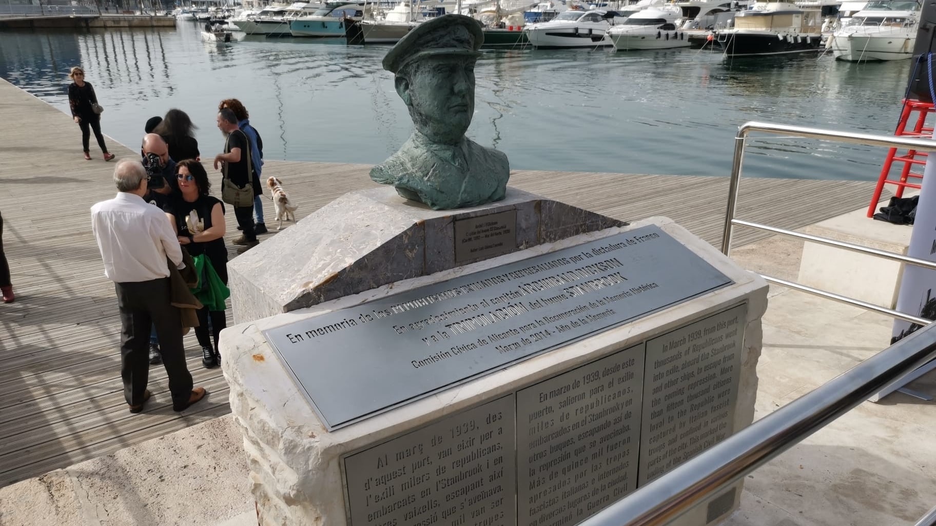 Monumento al capitán Archivald Dickson, el capitán del Stanbrook. Foto: Daniel Rodríguez