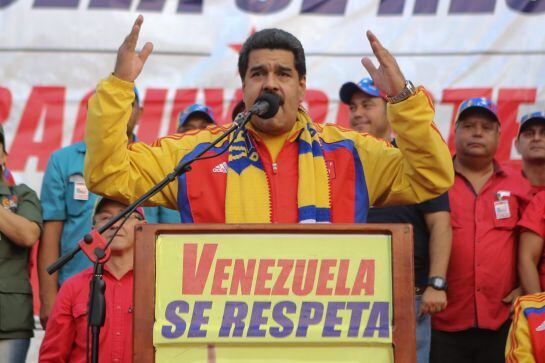 sfl03. SAN FELIPE (VENEZUELA), 23/02/2015.- Fotografía cedida por el Palacio de Miraflores que muestra al presidente venezolano, Nicolás Maduro, durante un acto de Gobierno hoy, lunes 23 de febrero de 2015, en San Felipe (Venezuela). Maduro aseguró hoy qu