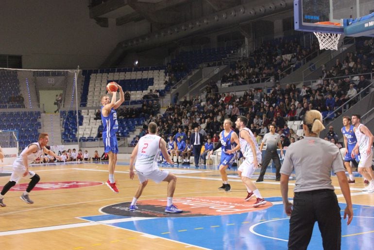 El Club Ourense Baloncesto, rompe la racha negativa a cuanto derrotas, en Palma, 67-69