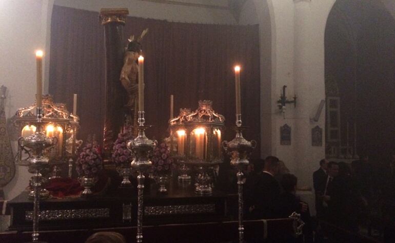 Parihuela del Cristo del Perdón en el interior de la iglesia de San Miguel bajo