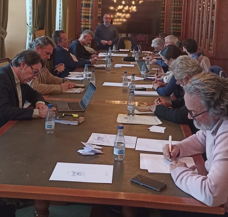 El jurado ha elegido sus candidaturas durante la reunión que ha mantenido en la Sala de la Biblioteca del Ayuntamiento de Segovia.