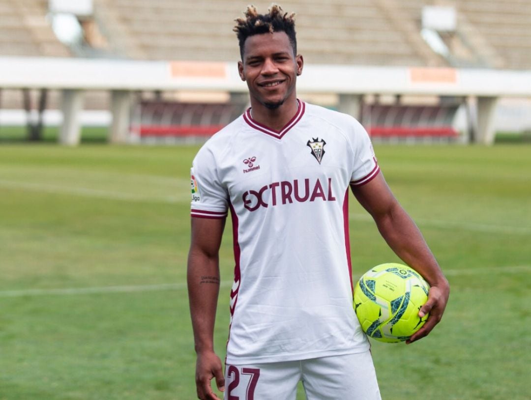 Cedric, durante su presentación como nuevo jugador del Albacete