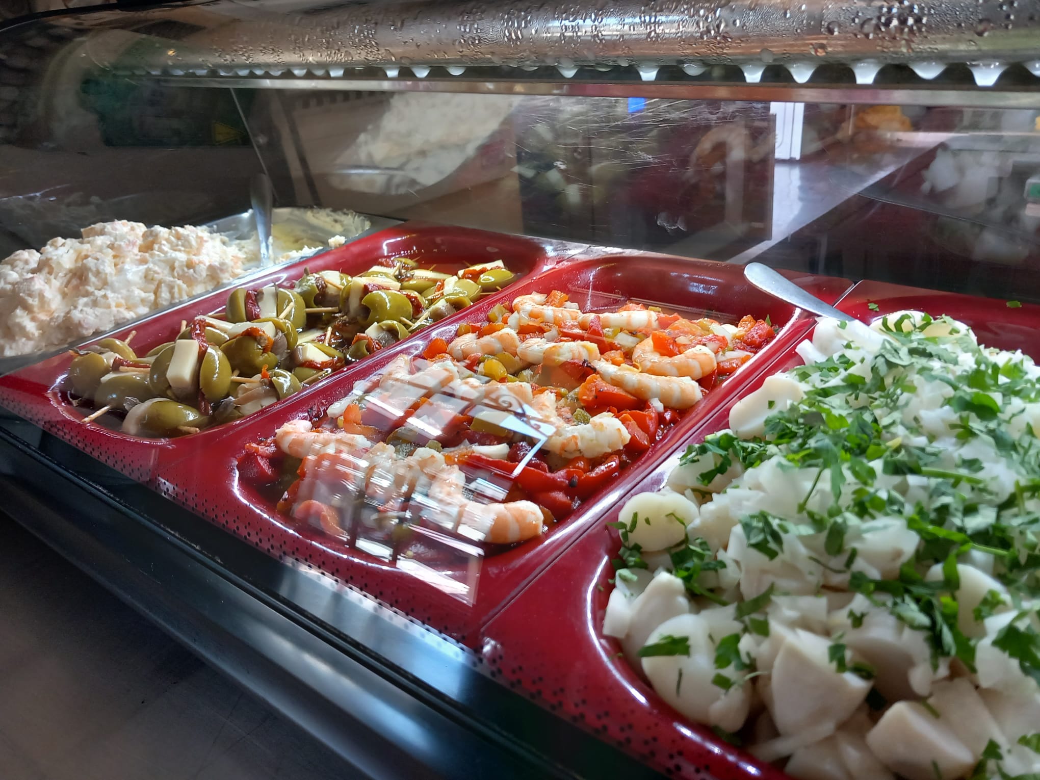 Vitrina con aliños del Moscatel