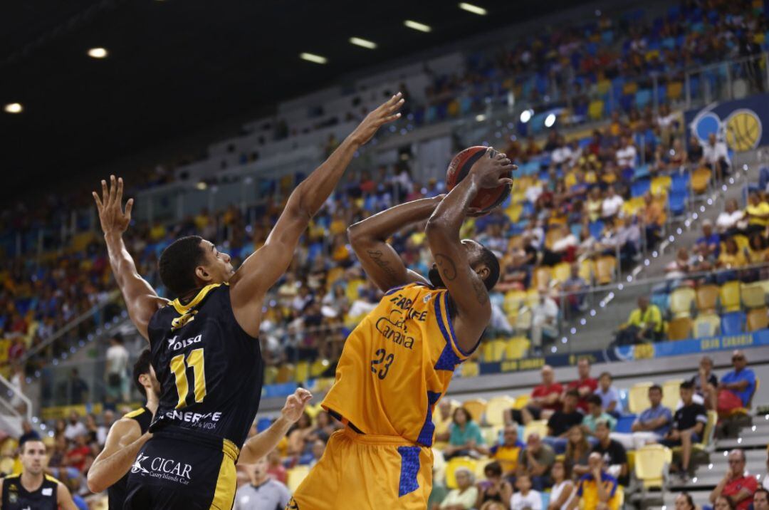 Acción del encuentro disputado en el Gran Canaria Arena
