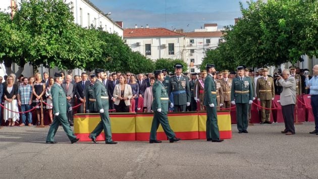 Entrega de condecoraciones en el acto central del día del Pilar en la Comandancia de la Guardia Civil de Córdoba