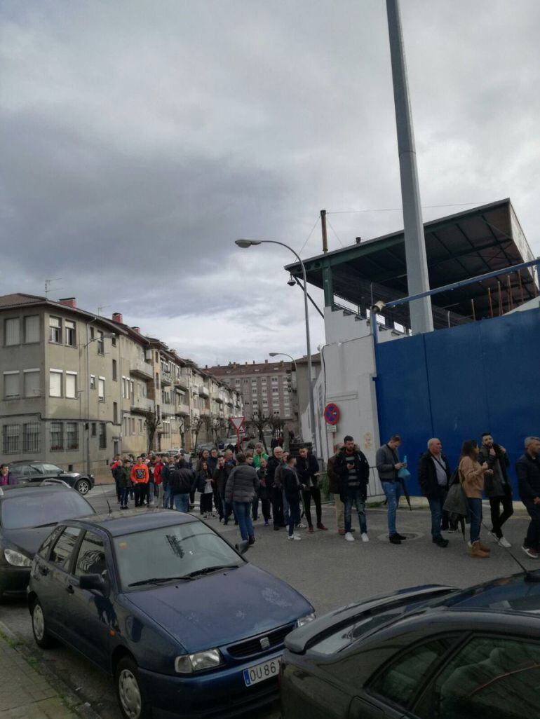 Gran ambiente registró el Campo  de O Couto, para presenciar el derbi provincial entre la U.D.Ourense y Bande, dentro de la Preferente Galicia Sur,donde los tres puntos se quedaban en el Couto