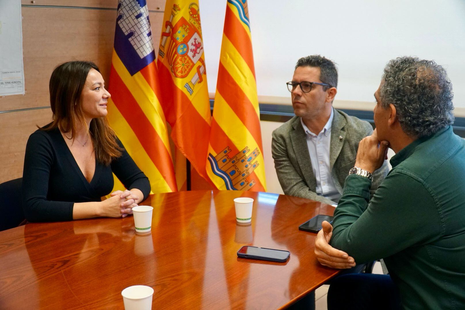 Un momento durante la visita de la consellera balear de Vivienda al Ayuntamiento de Ibiza