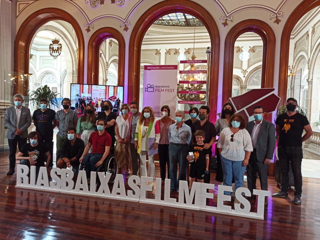 Los principales representantes posando al cierre del evento