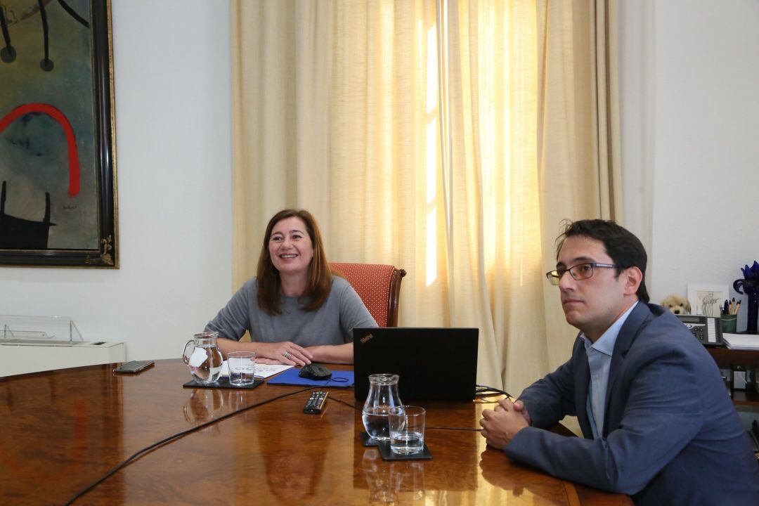 La presidenta del Govern, Francina Armengol, y el conseller de Modelo Económico, Iago Negueruela