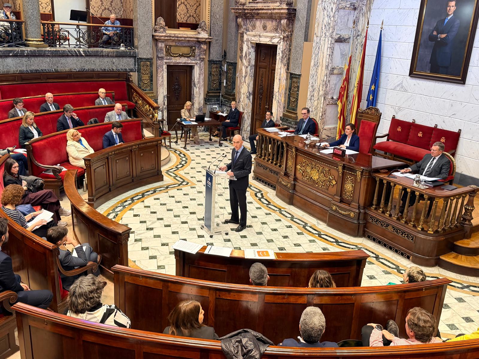 José Gosálbez, portavoz de Vox, defendiendo la moción en el pleno del ayuntamiento de València