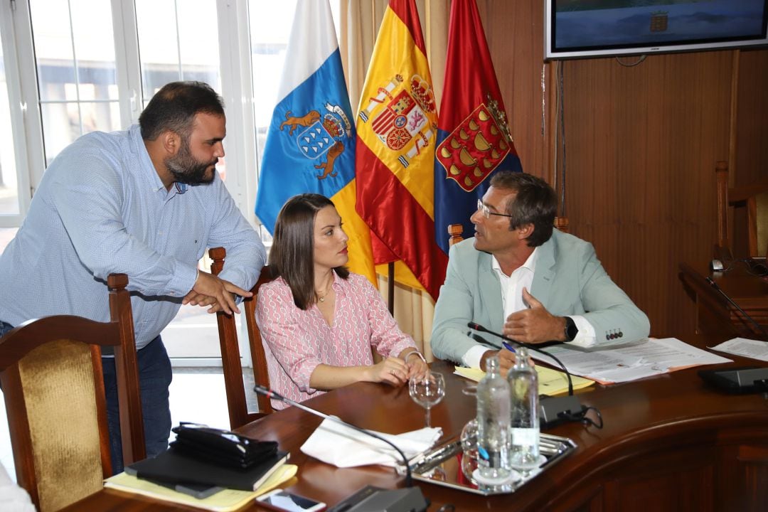 Samuel Martín, Migdalia Machín y Pedro San Ginés, consejeros de CC-PNC en el Cabildo de Lanzarote.