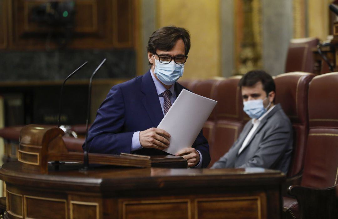 El ministro de Sanidad, Salvador Illa, a punto de intervenir en una sesión en el Congreso de los Diputados. 