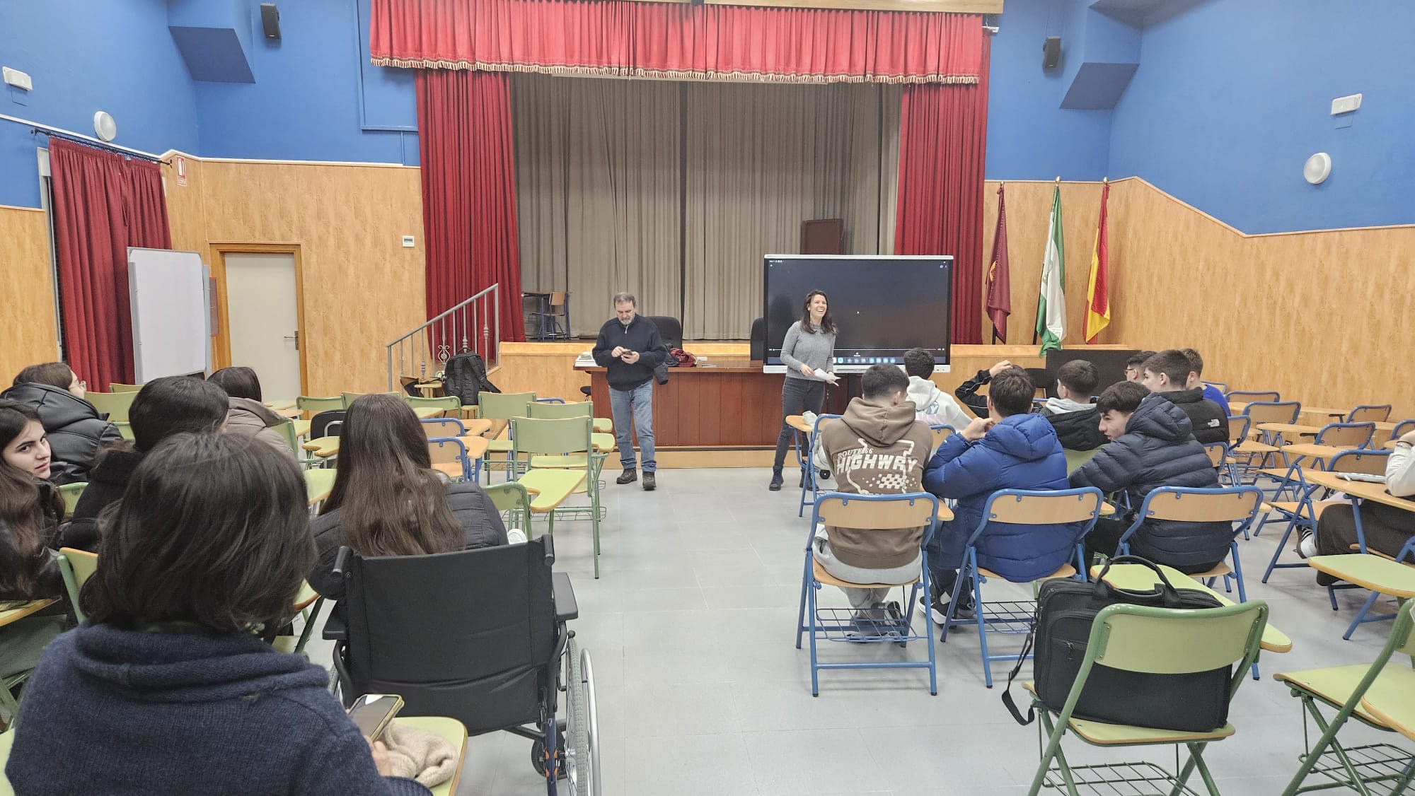 Otro momento de la charla de Marina Santiago, en presencia de Agustín Madero