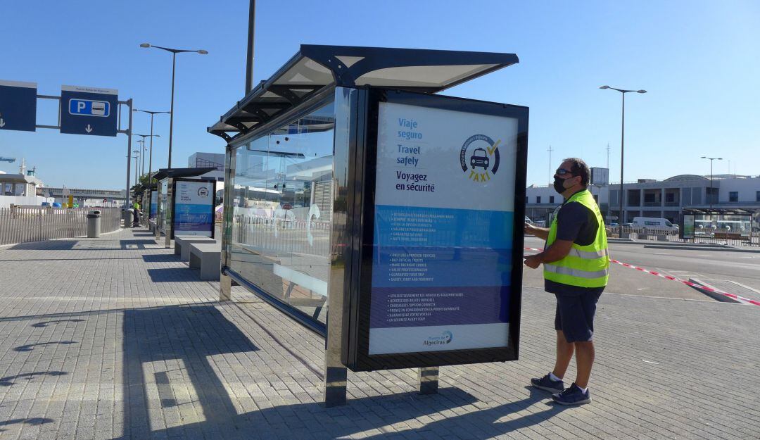 Instalación de las marquesinas.