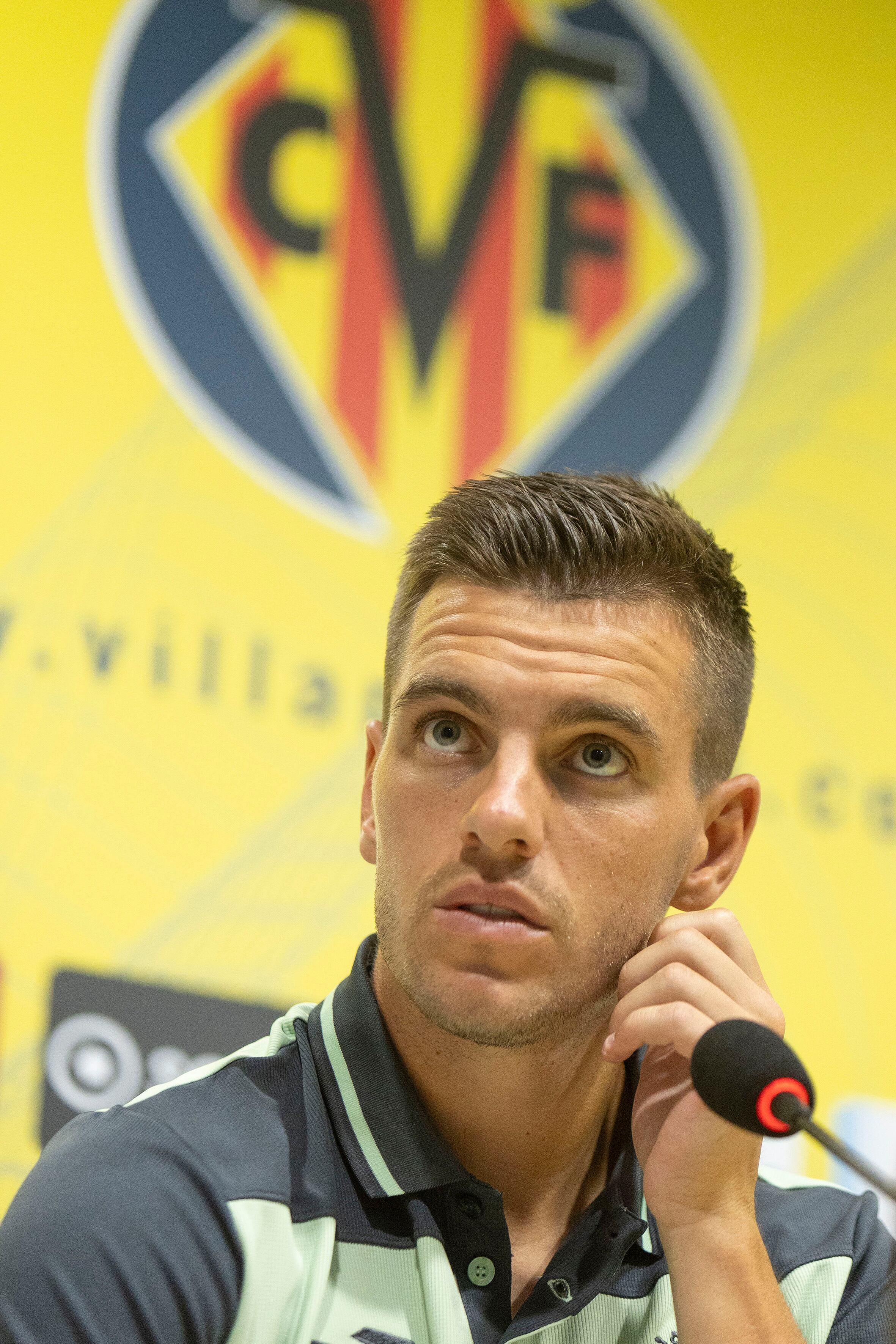 GRAFCVA7701. VILA-REAL (CASTELLÓN), 16/08/2022.- El centrocampista internacional argentino Gio Lo Celso afirmó en su presentación como jugador del Villarreal en calidad de cedido por el Tottenham Hotspur inglés que su deseo era regresar al equipo en el que ya estuvo cedido en la segunda vuelta de la pasada campaña, además de agradecer el esfuerzo realizado para su incorporación al equipo.EFE/ Domenech Castelló
