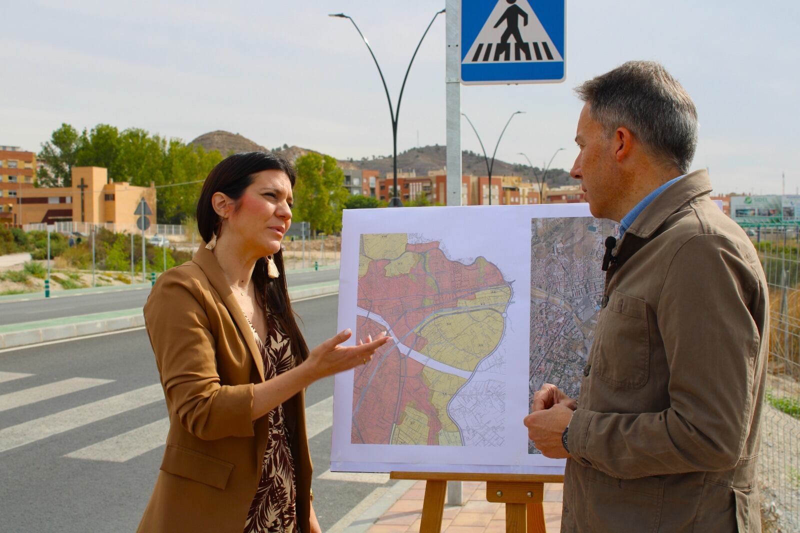 María Hernández, edil de Urbanismo y el alcalde de Lorca, Fulgencio Gil