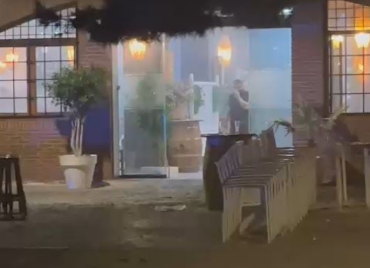 Incendio en la cocina de un restaurante de la avenida Primado Reig de València, que ha provocado tres heridos leves.