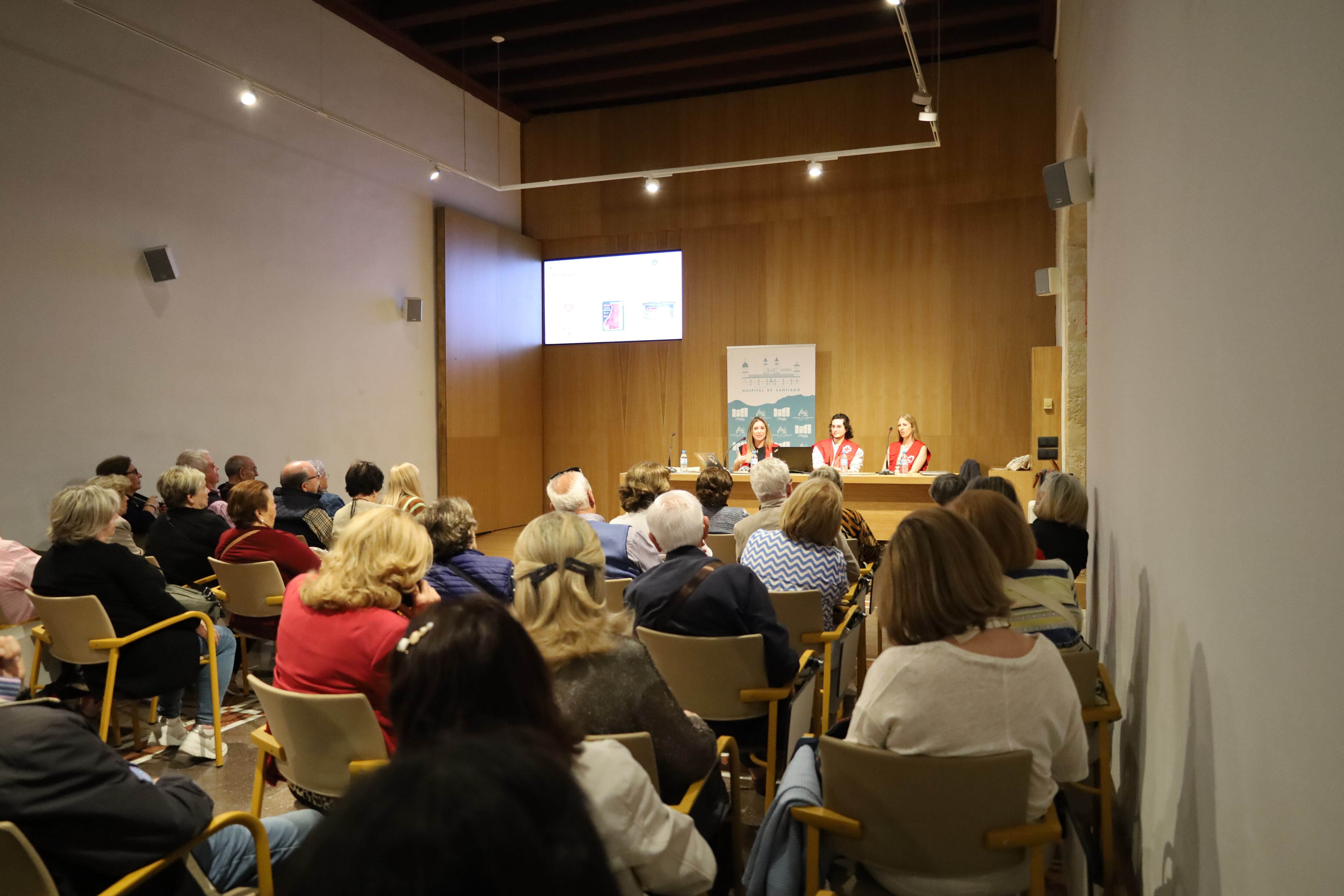 Cruz Roja promueve una charla sobre alimentación para mayores en Úbeda