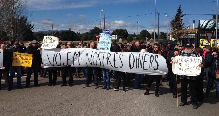 Els afectats, just abans de començar la manifestació.