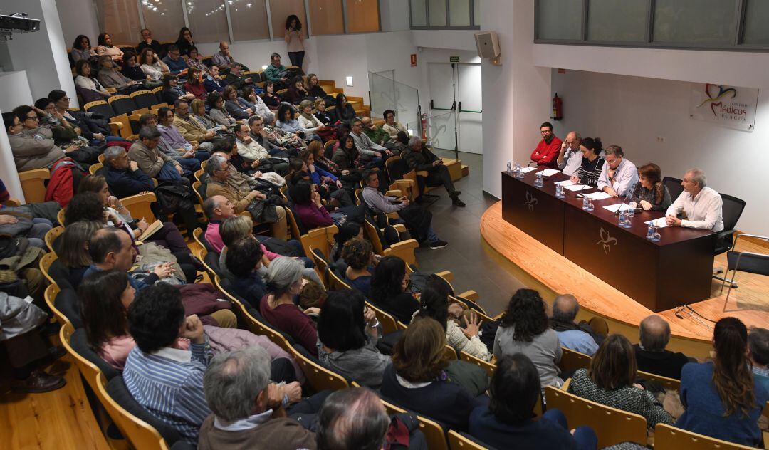 Reunión de profesionales de Atención Primaria en el Colegio de Médicos de Burgos