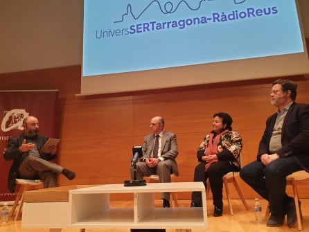 Francesc Xavier Grau, Maria José Figueras i Santiago Castellà, a la taula-debat moderada per Oriol Aymí.