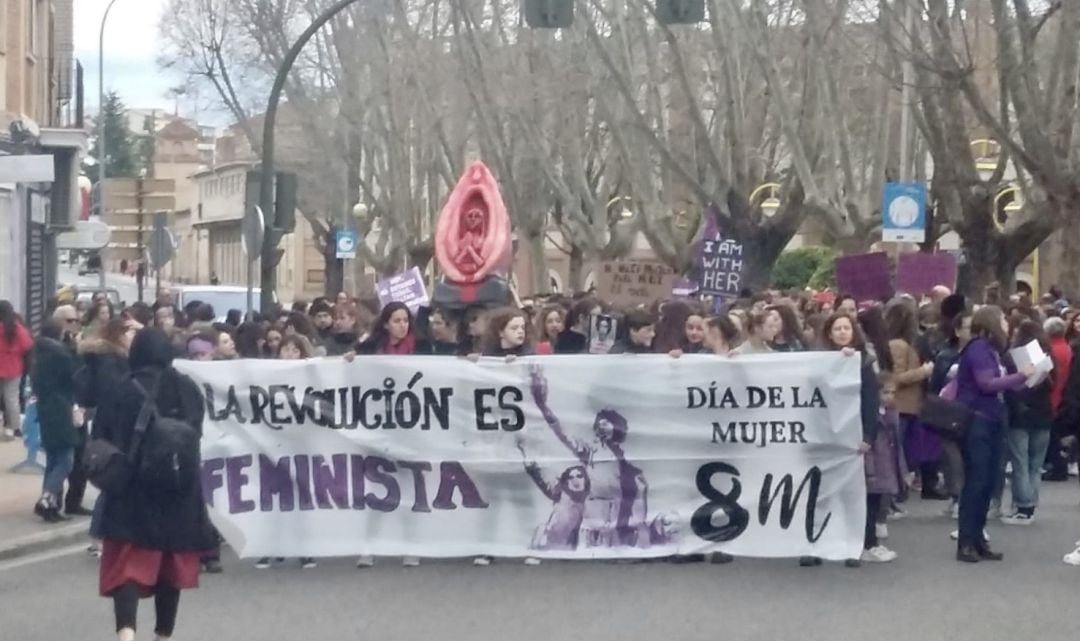 Cabecera de la manifestación celebrada en Cuenca para conmemorar el Día Internacional de la Mujer