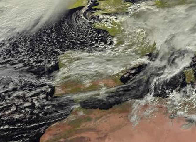 Fotografía tomada por el satélite Meteosat para la Agencia Estatal de Meteorología (AEMET) con la previsión para este lunes.