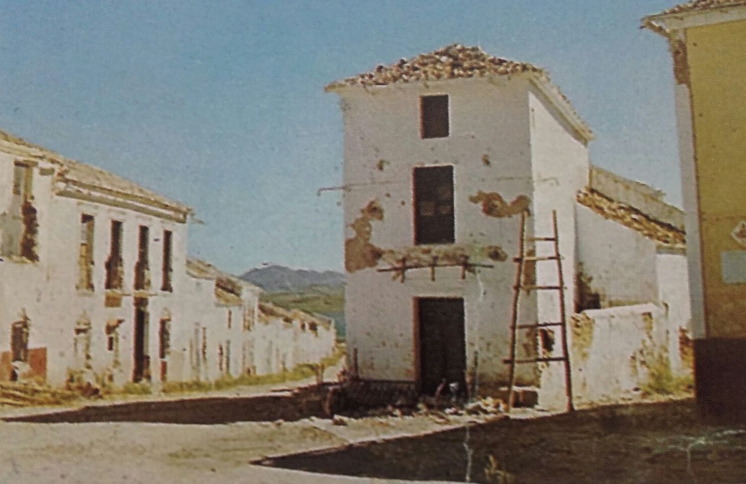 Casas de Peñarrubia antes de su inundación por el pantano en 1973