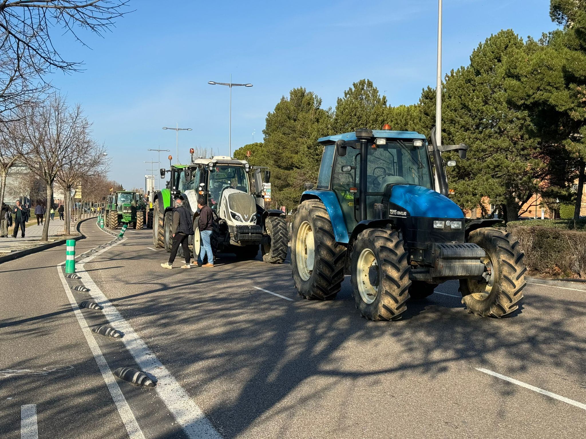 Tractores en la avenida de Salamanca de Valladolid