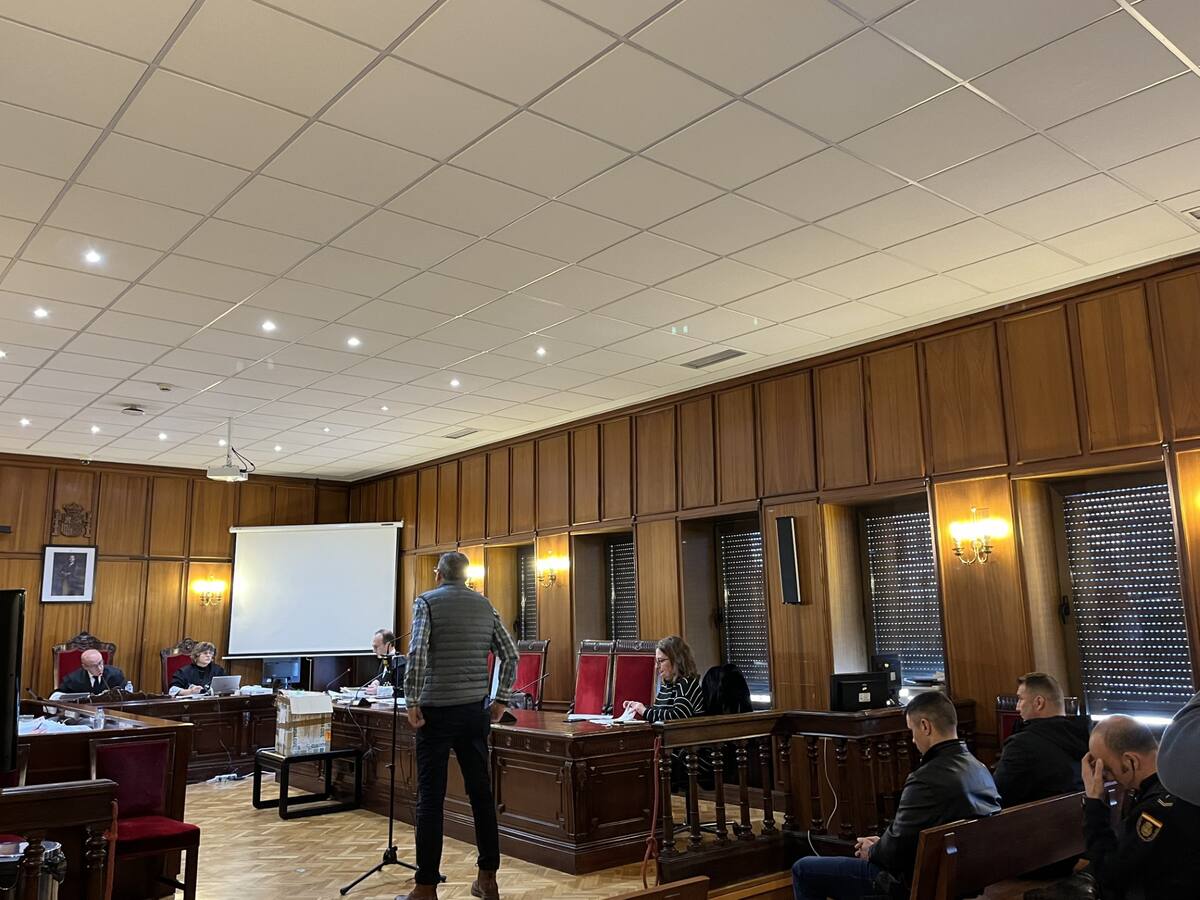 Juicio a dos hombres acusados de intentar matar a otro prendiéndole fuego