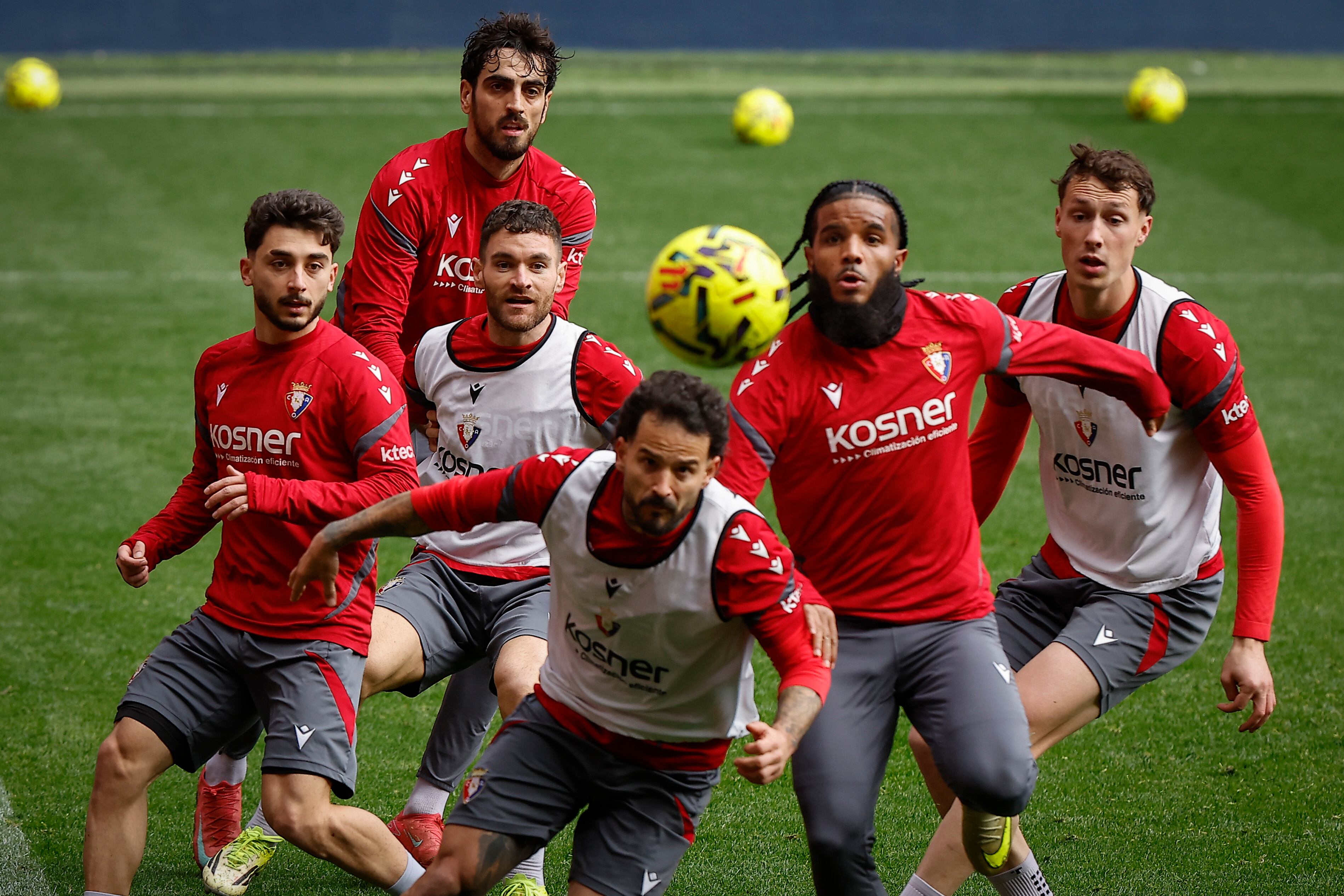 Osasuna prepara el encuentro ante el Real Madrid en el Sadar