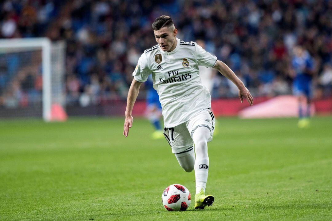 El defensa del Real Madrid Fran García, durante el partido de vuelta de dieciseisavos de la Copa del Rey que el Real Madrid y la UD Melilla disputan esta tarde en el estadio Santiago Bernabéu en Madrid