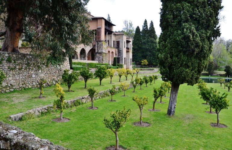 El palacio de Carlos V en el Monasterio de Yuste y los jardines aledaños