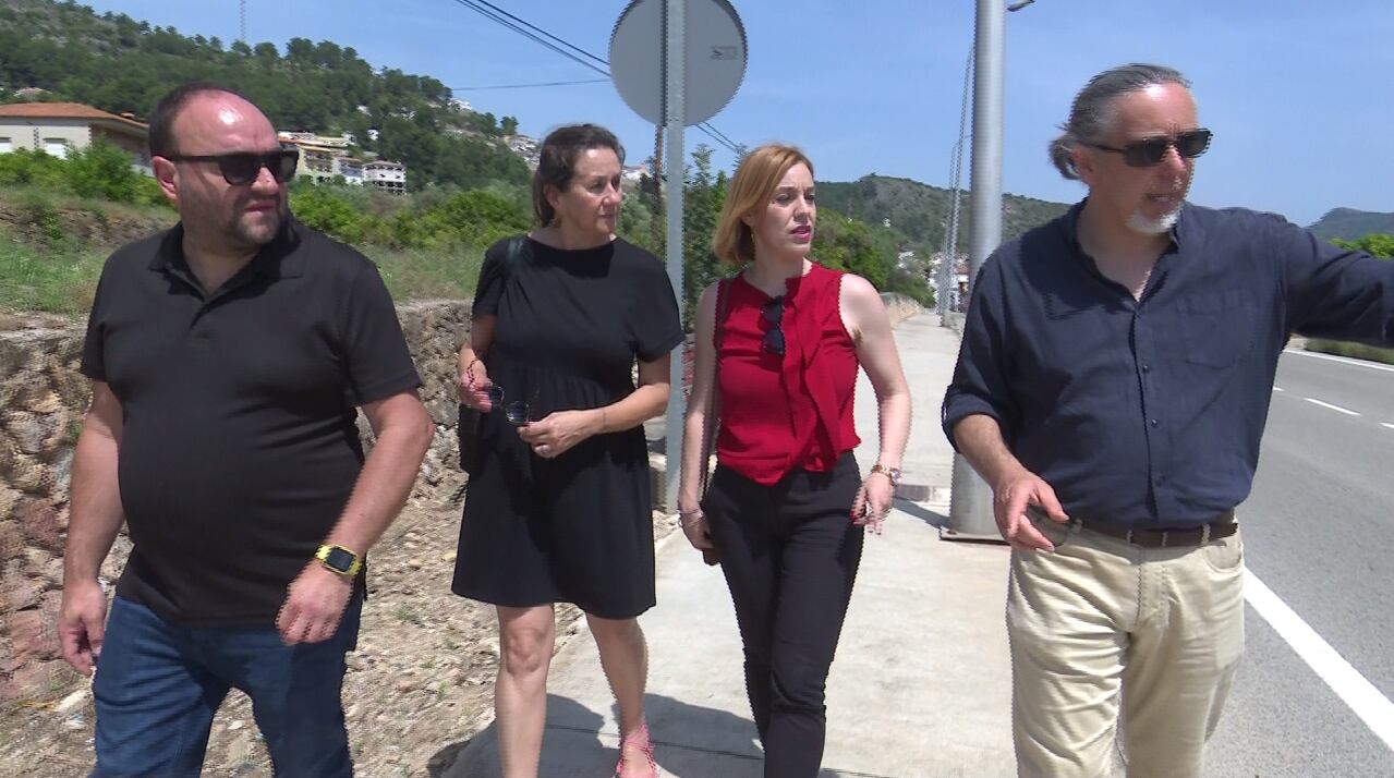 La diputada de movilidad sostenible, Dolors Gimeno, visita el municipio de Ador acompañada de la alcaldesa, Manuela Faus.