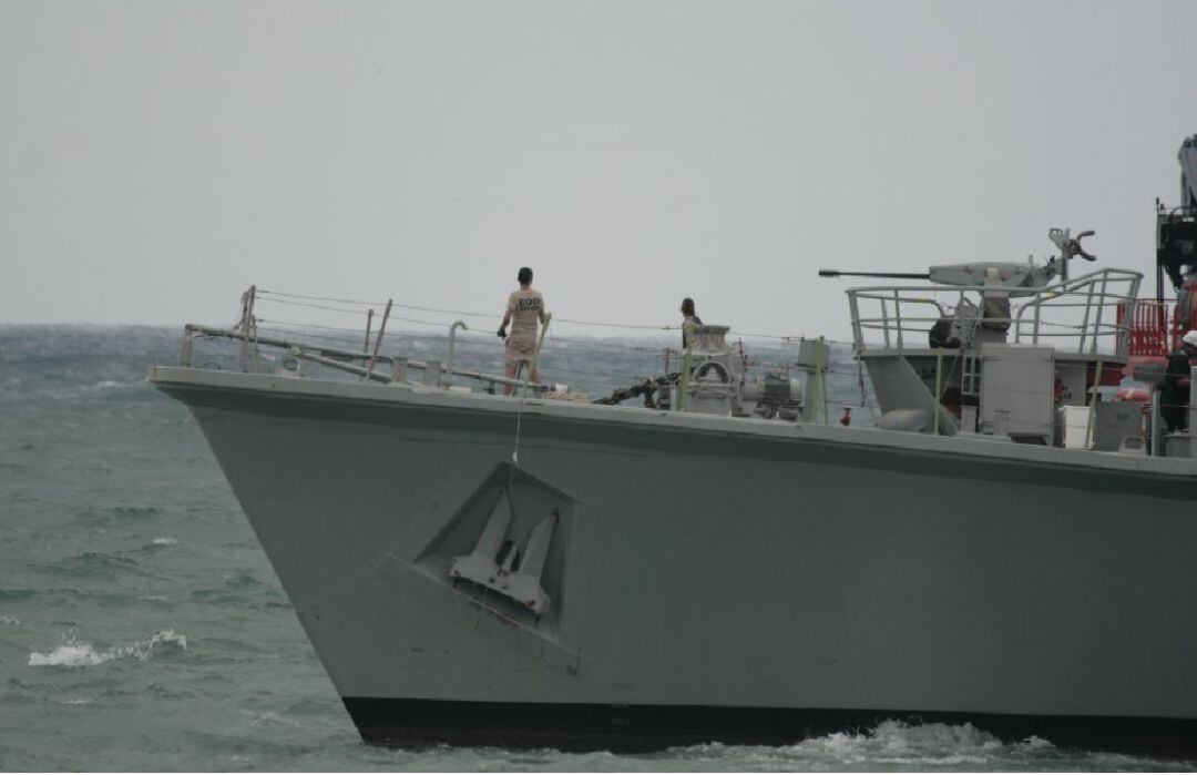 El &#039;Turia&#039;, varado frente a la costa de La Manga