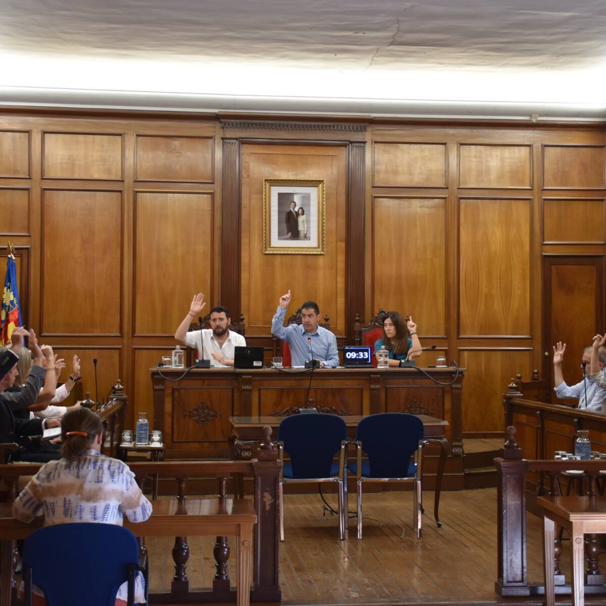 El pleno de Alcoy aprueba la periodicidad de sus sesiones, las retribuciones de la corporación municipal y las plazas de personal de confianza