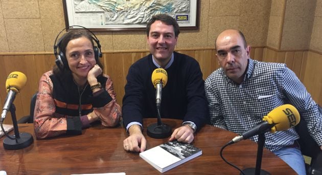 Carmen Mota, Fernando Olmedilla y Víctor Castillejo en el estudio de SER Cuenca.