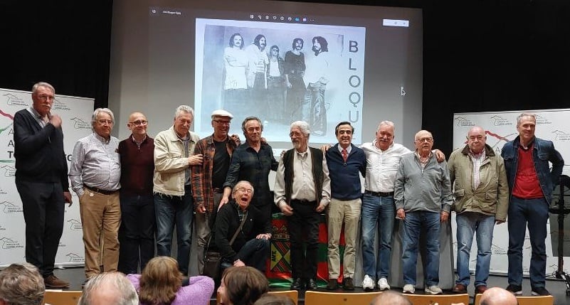 Ex componentes de &#039;Bloque&#039; que participaron en el homenaje a Sixto Ruiz organizado por la asociación Amigos de Torrelavega.