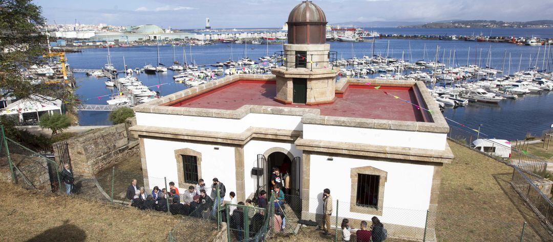 Reapertura del faro de Oza