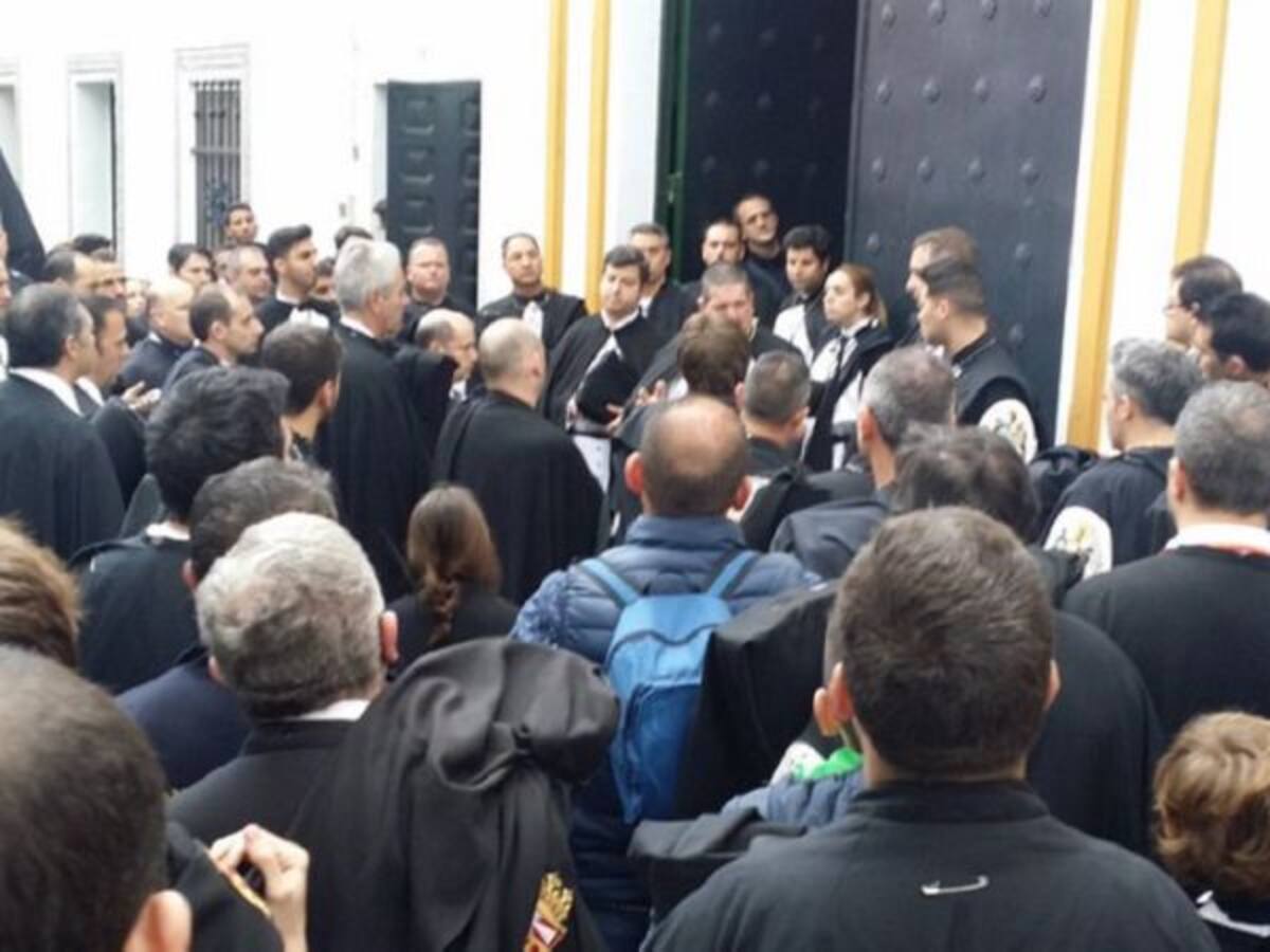 Santa Genoveva pide una hora de tregua