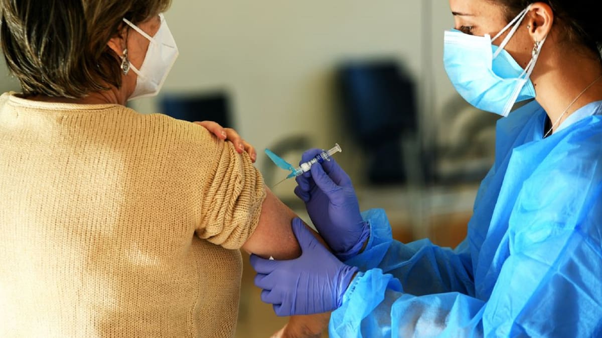 Se abre el debate para diseñar la campaña de vacunación frente a la Covid, mientras Aragón vive un ligero repunte