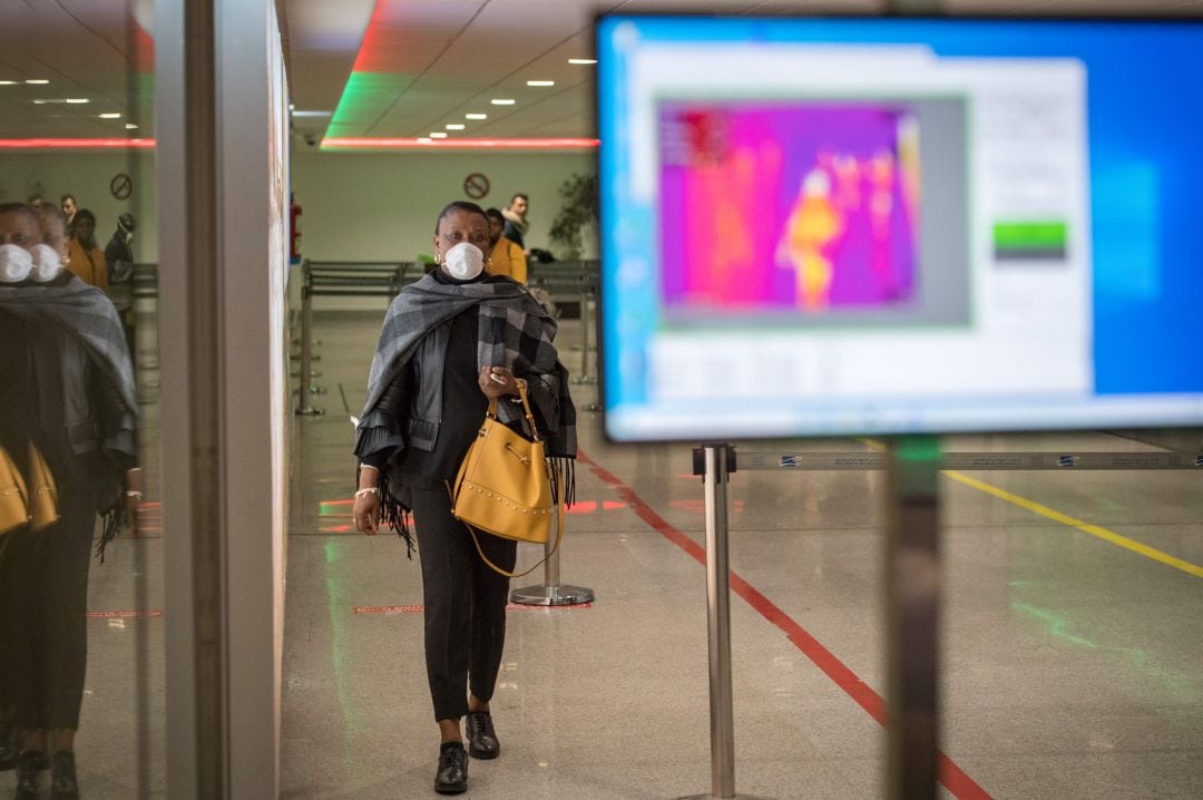 Control de temperatura en un aeropuerto.