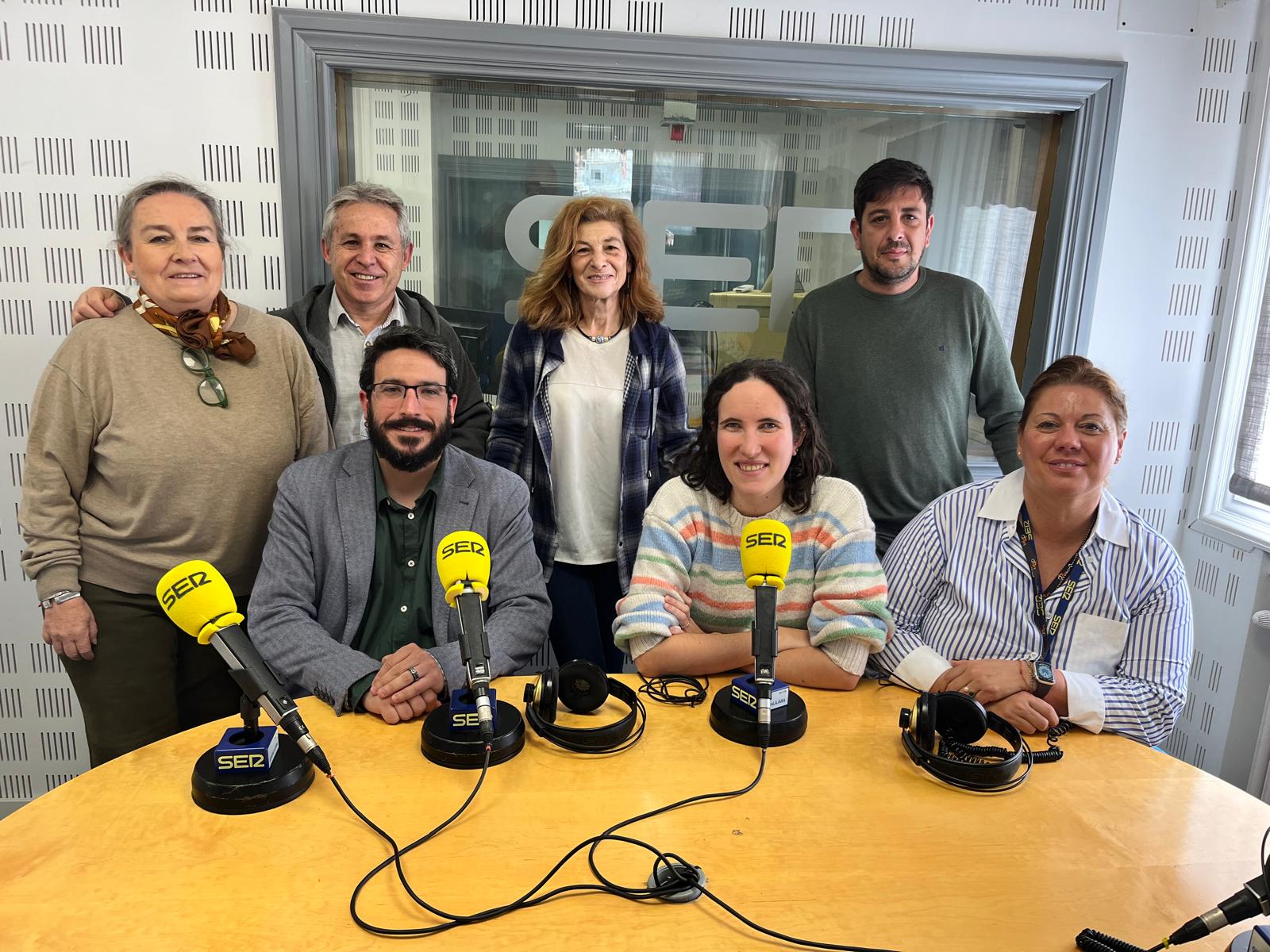 Miguel Óscar Aparicio con el equipo de SER Guadalajara