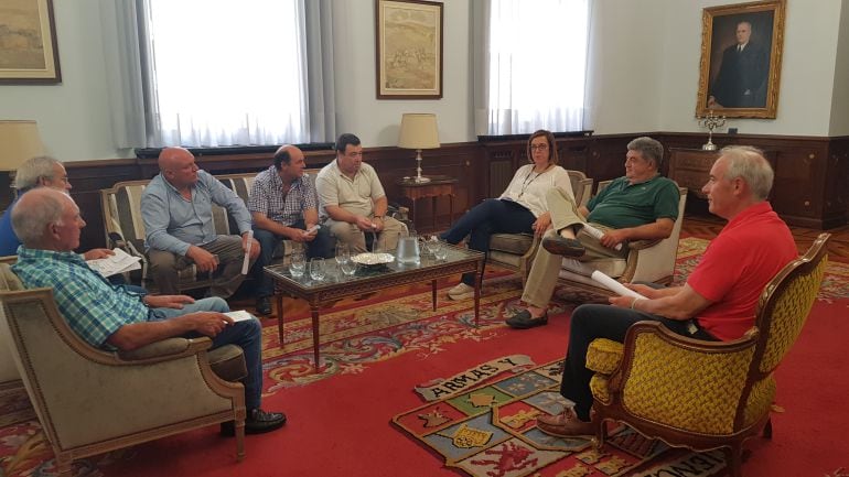 Reunión de la Presidenta de la Diputación con los alcaldes afectados por el pedrisco