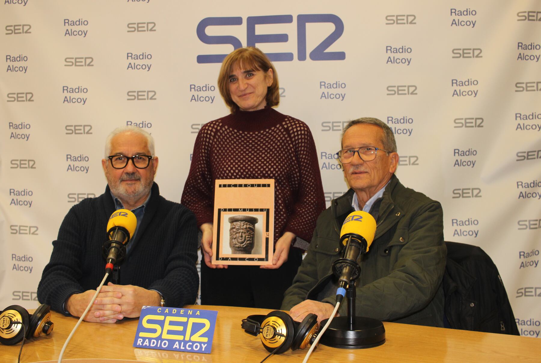 Ignacio Trelis, Palmira Torregrosa i José María Segura, en l'estudi central de Radio Alcoy