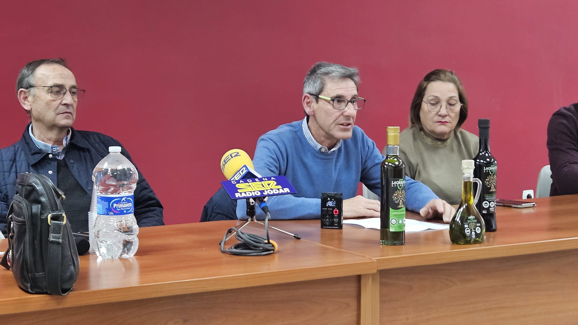 El vicepresidente de la cooperativa, Andrés Ruiz, presenta a las dos entidades reconocidas