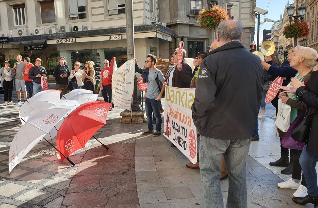 Nueva protesta de Stop Desahucios en Granada, en Puerta Real