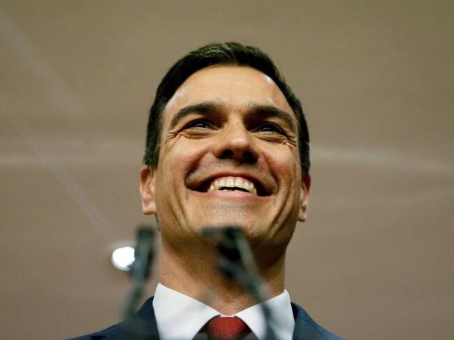 El secretario general del PSOE, Pedro Sánchez, durante la rueda de prensa que ha ofrecido en el Congreso después de que el rey le haya propuesto como candidato a presidente del Gobierno para el debate de investidura, tras la ronda de consultas con los dis