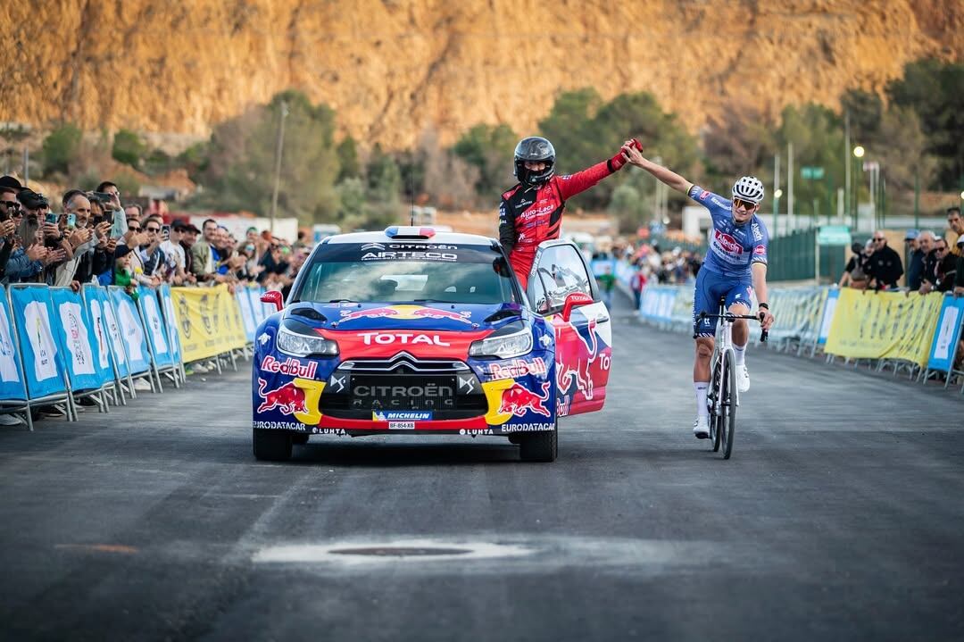 Miguel Fuster y Mathieu Van der Poel durante &#039;El Duelo&#039; del Critérium de La Nucía en 2024